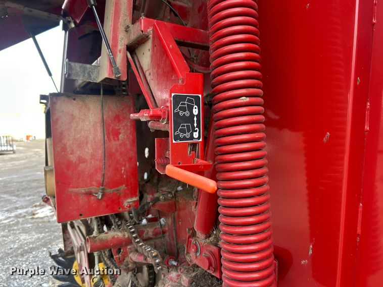 image for item YA1676 2008 New Holland BR7090 round baler