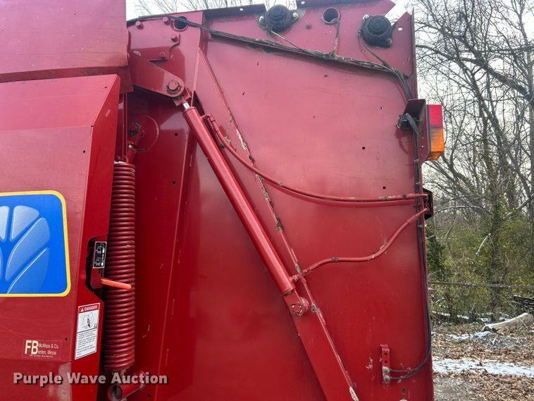 image for item YA1676 2008 New Holland BR7090 round baler