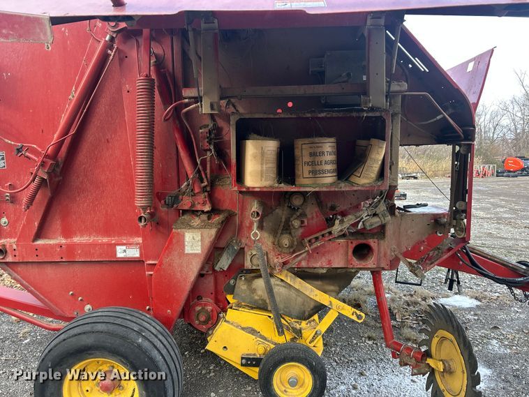 image for item YA1676 2008 New Holland BR7090 round baler