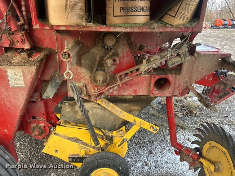 image for item YA1676 2008 New Holland BR7090 round baler