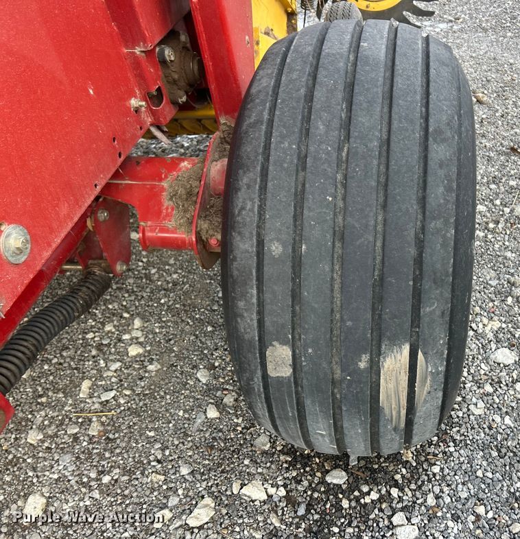 image for item YA1676 2008 New Holland BR7090 round baler