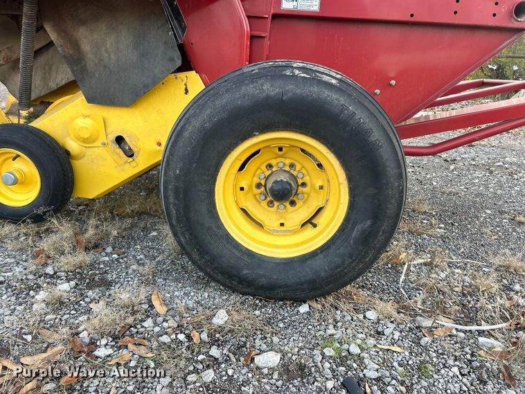 image for item YA1676 2008 New Holland BR7090 round baler