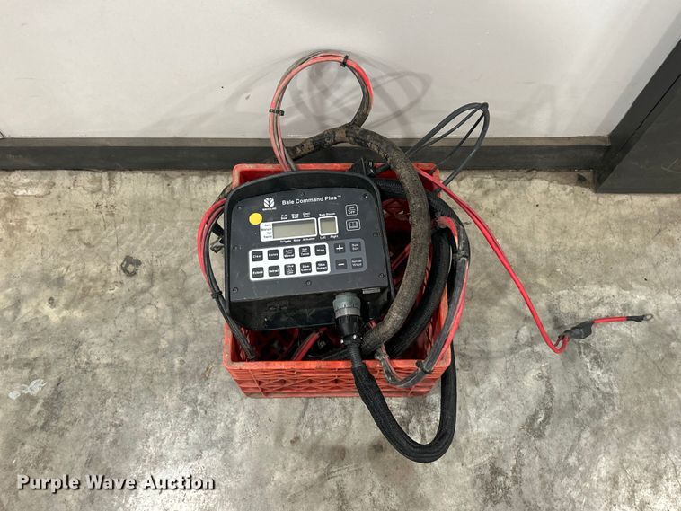 image for item YA1676 2008 New Holland BR7090 round baler