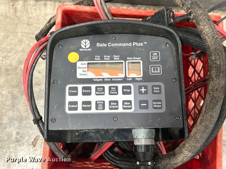 image for item YA1676 2008 New Holland BR7090 round baler