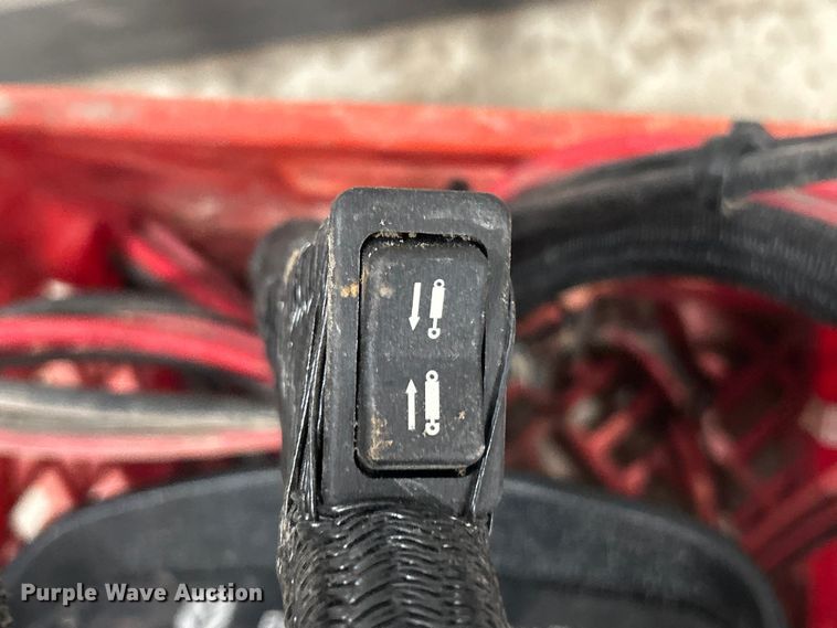 image for item YA1676 2008 New Holland BR7090 round baler