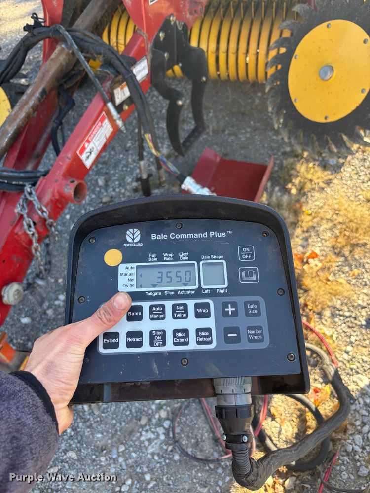 image for item YA1676 2008 New Holland BR7090 round baler