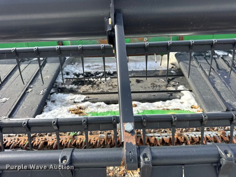 image for item YA1736 2014 John Deere 630FD flex draper head