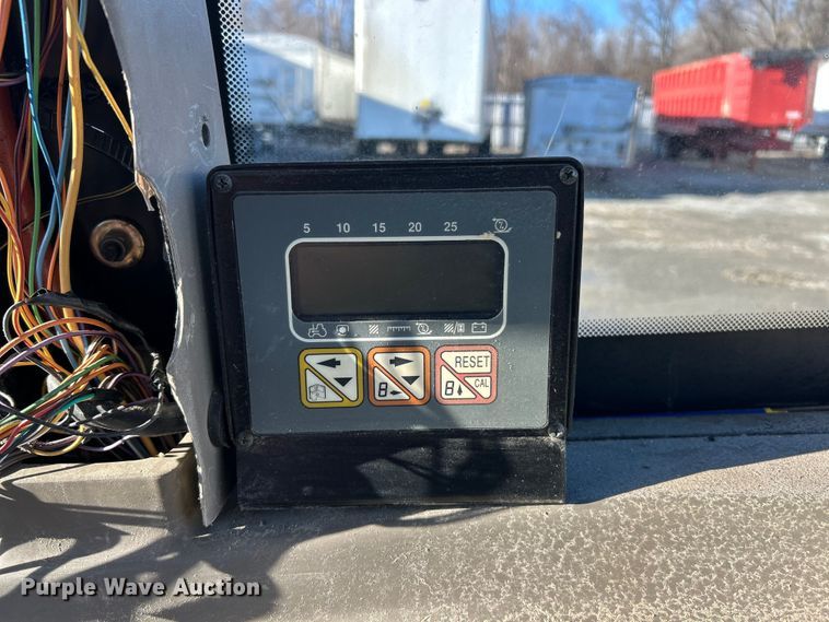 image for item YA1757 2002 Case IH JX90U tractor