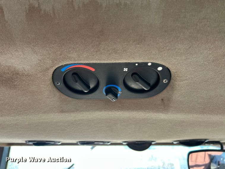 image for item YA1757 2002 Case IH JX90U tractor