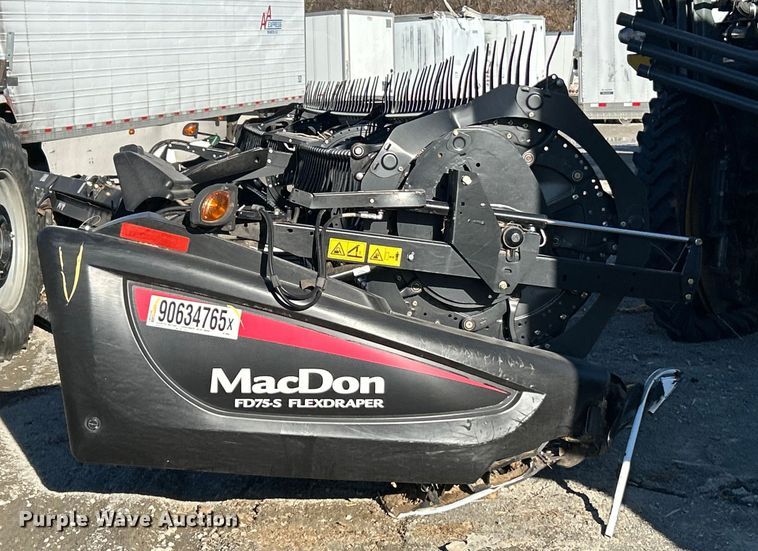 image for item YA1759 2017 MacDon FD75-S flex draper head