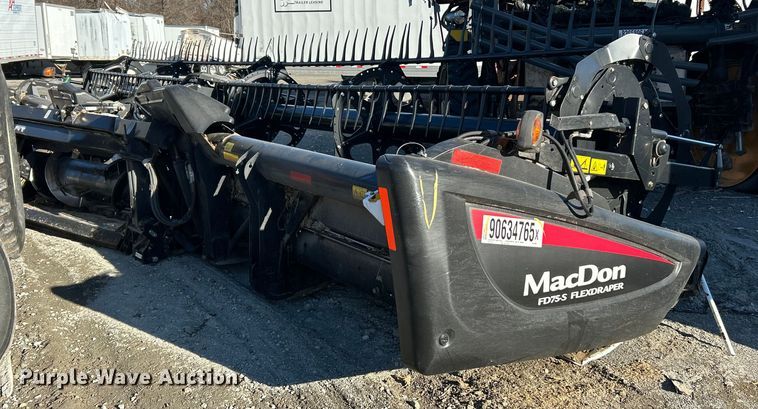 image for item YA1759 2017 MacDon FD75-S flex draper head
