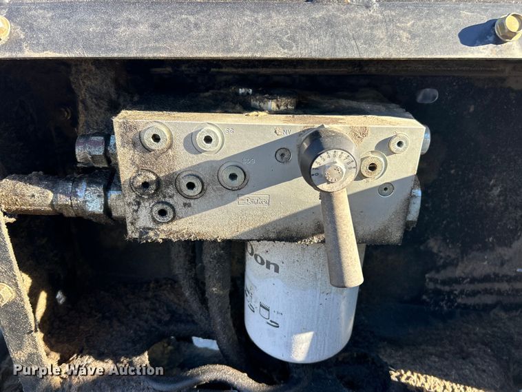 image for item YA1759 2017 MacDon FD75-S flex draper head