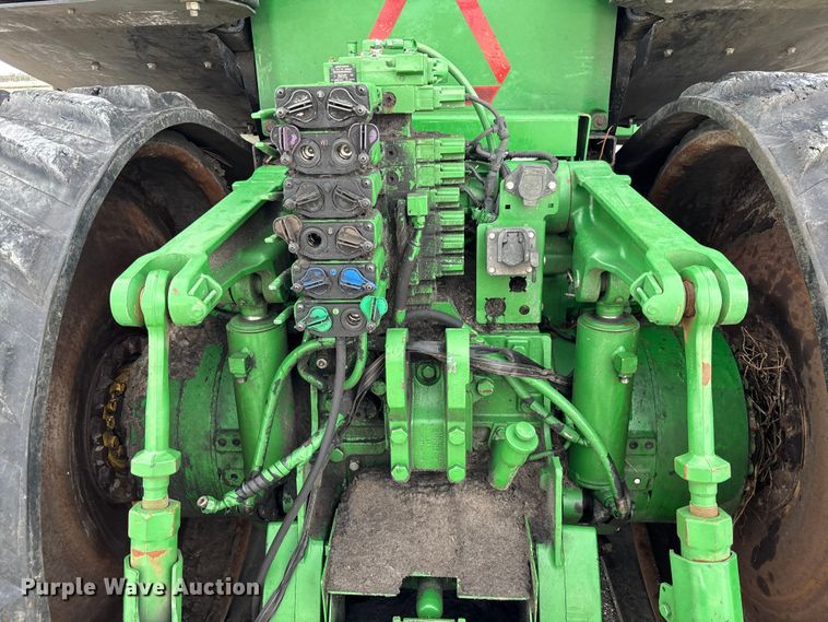 image for item YA1761 2018 John Deere 8320RT tractor