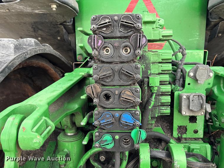 image for item YA1761 2018 John Deere 8320RT tractor