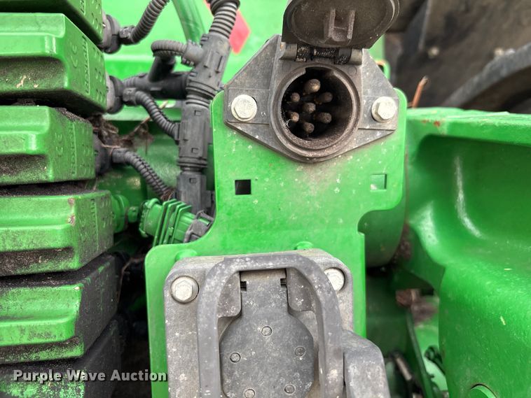 image for item YA1761 2018 John Deere 8320RT tractor