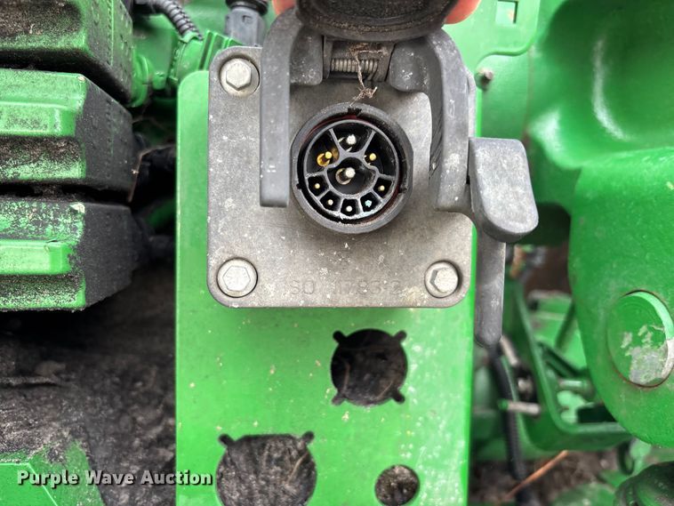 image for item YA1761 2018 John Deere 8320RT tractor