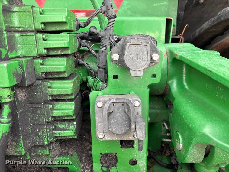 image for item YA1761 2018 John Deere 8320RT tractor