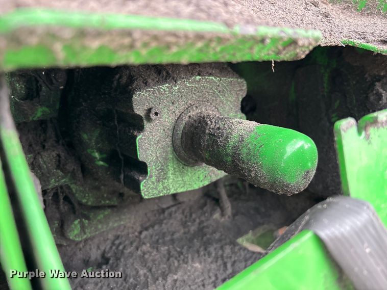 image for item YA1761 2018 John Deere 8320RT tractor