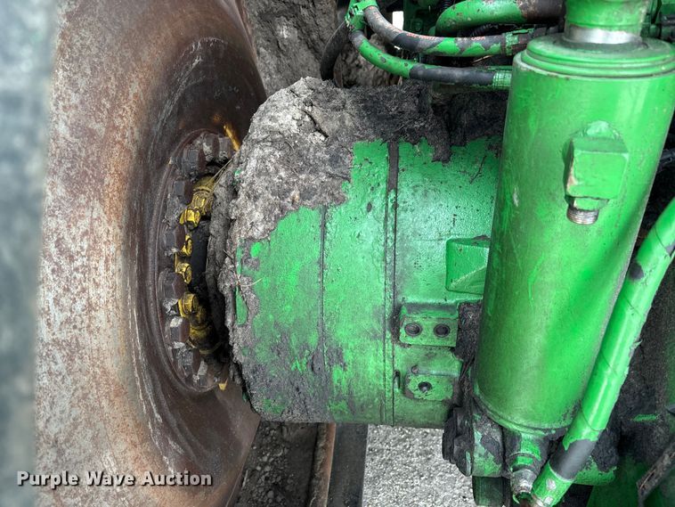 image for item YA1761 2018 John Deere 8320RT tractor