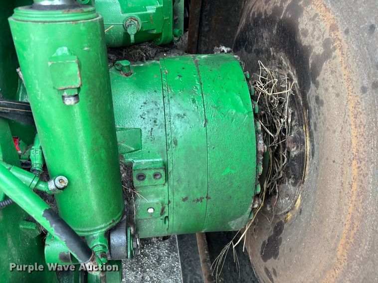 image for item YA1761 2018 John Deere 8320RT tractor