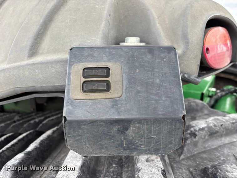 image for item YA1761 2018 John Deere 8320RT tractor