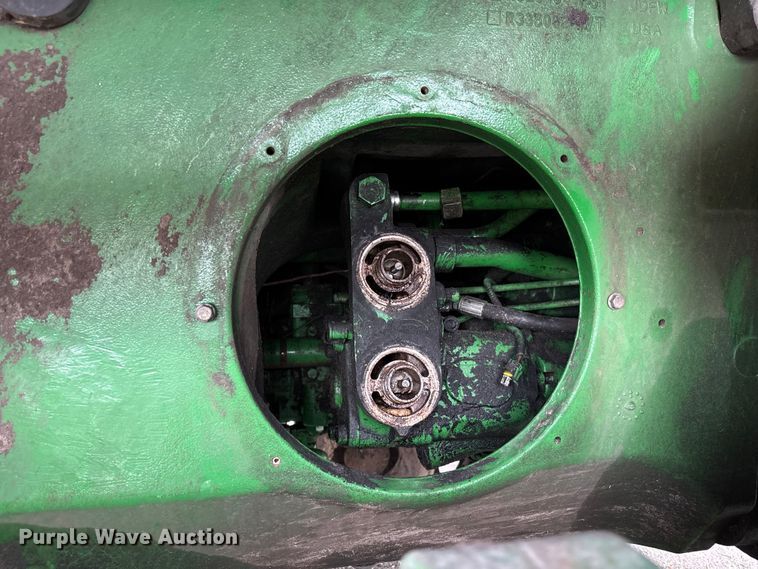 image for item YA1761 2018 John Deere 8320RT tractor