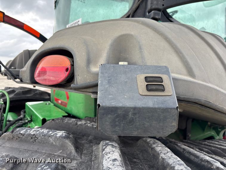 image for item YA1761 2018 John Deere 8320RT tractor