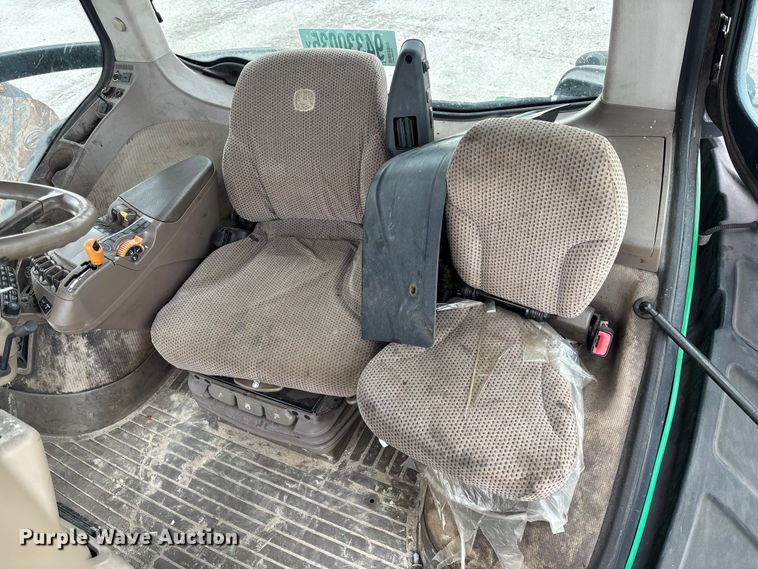 image for item YA1761 2018 John Deere 8320RT tractor