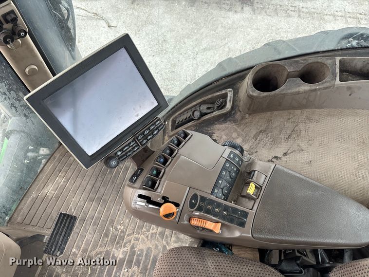 image for item YA1761 2018 John Deere 8320RT tractor