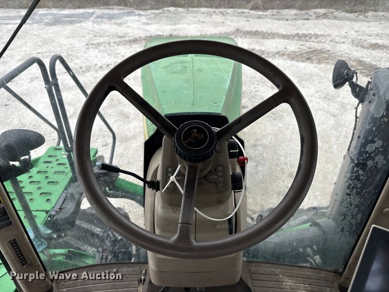 image for item YA1761 2018 John Deere 8320RT tractor