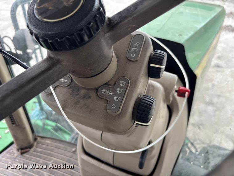 image for item YA1761 2018 John Deere 8320RT tractor