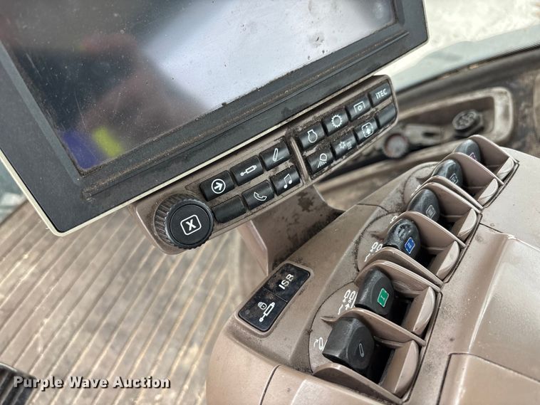 image for item YA1761 2018 John Deere 8320RT tractor