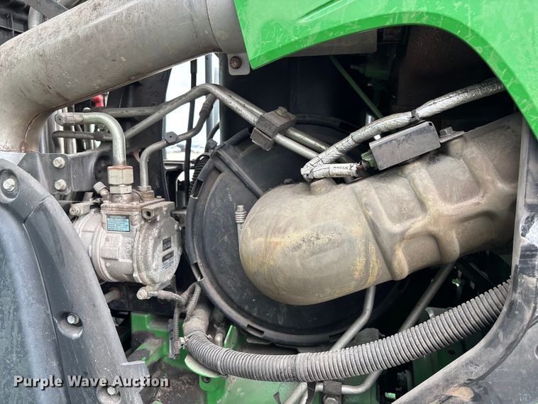 image for item YA1761 2018 John Deere 8320RT tractor