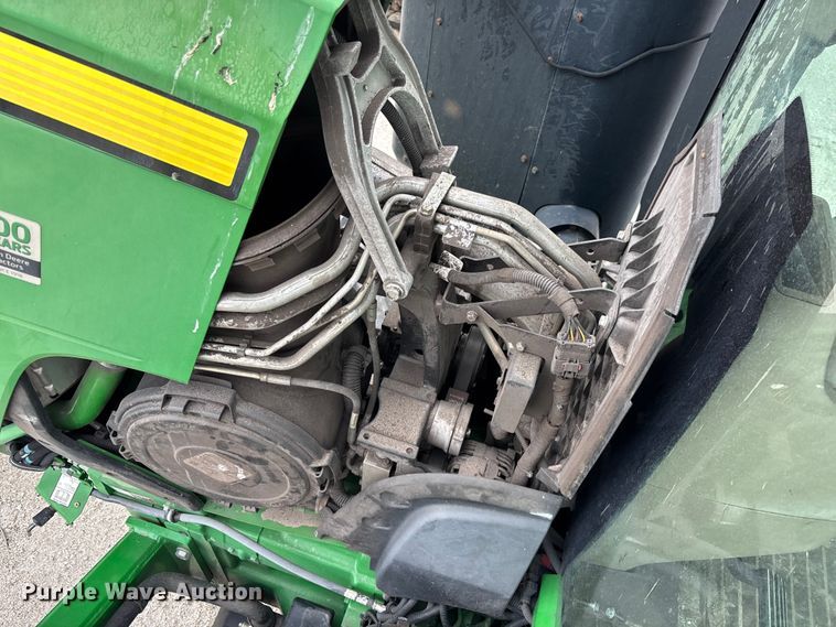 image for item YA1761 2018 John Deere 8320RT tractor