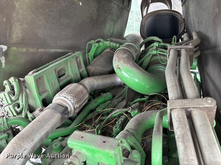 image for item YA1761 2018 John Deere 8320RT tractor