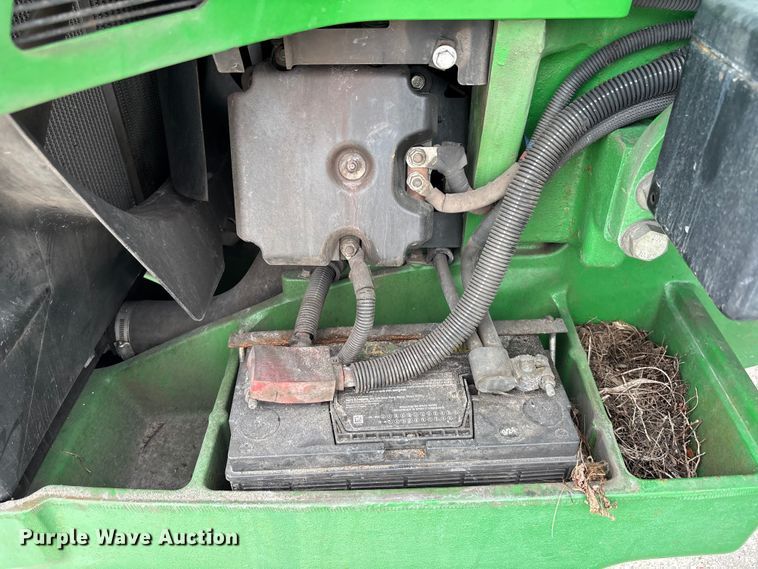 image for item YA1761 2018 John Deere 8320RT tractor