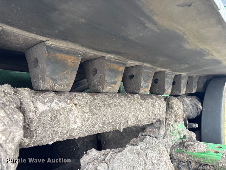 image for item YA1761 2018 John Deere 8320RT tractor