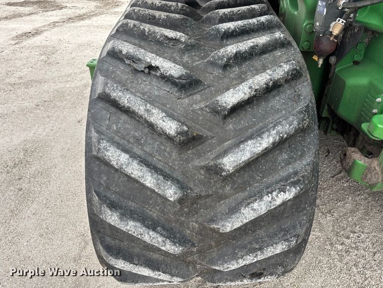 image for item YA1761 2018 John Deere 8320RT tractor