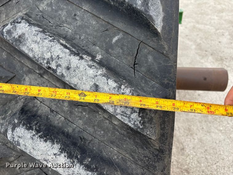 image for item YA1761 2018 John Deere 8320RT tractor