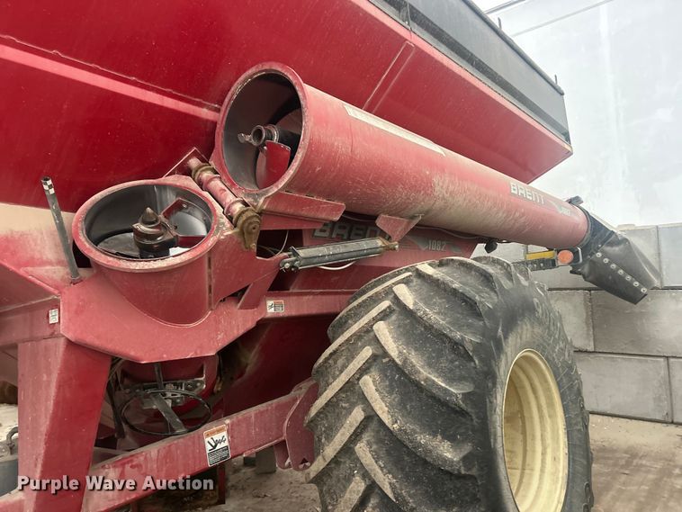 image for item YA1770 Brent 1082 grain cart