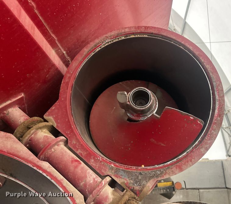 image for item YA1770 Brent 1082 grain cart