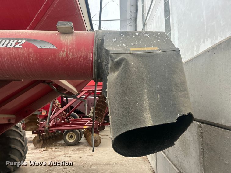 image for item YA1770 Brent 1082 grain cart