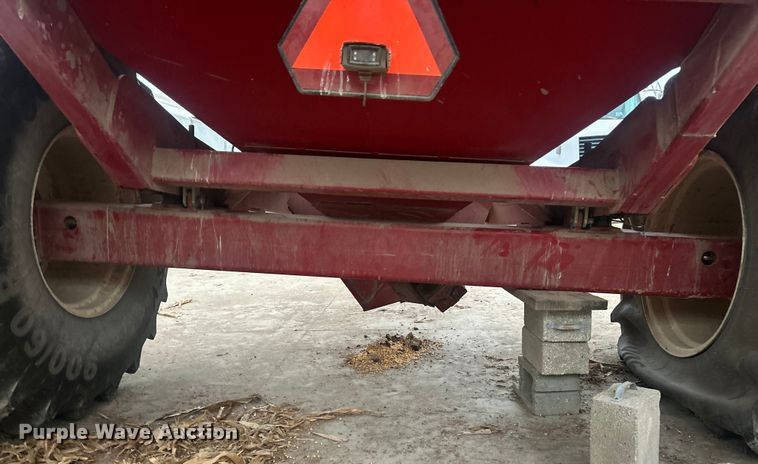 image for item YA1770 Brent 1082 grain cart