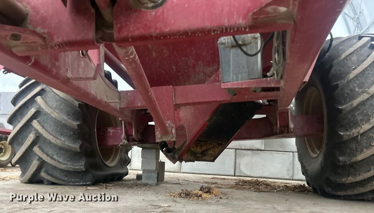 image for item YA1770 Brent 1082 grain cart