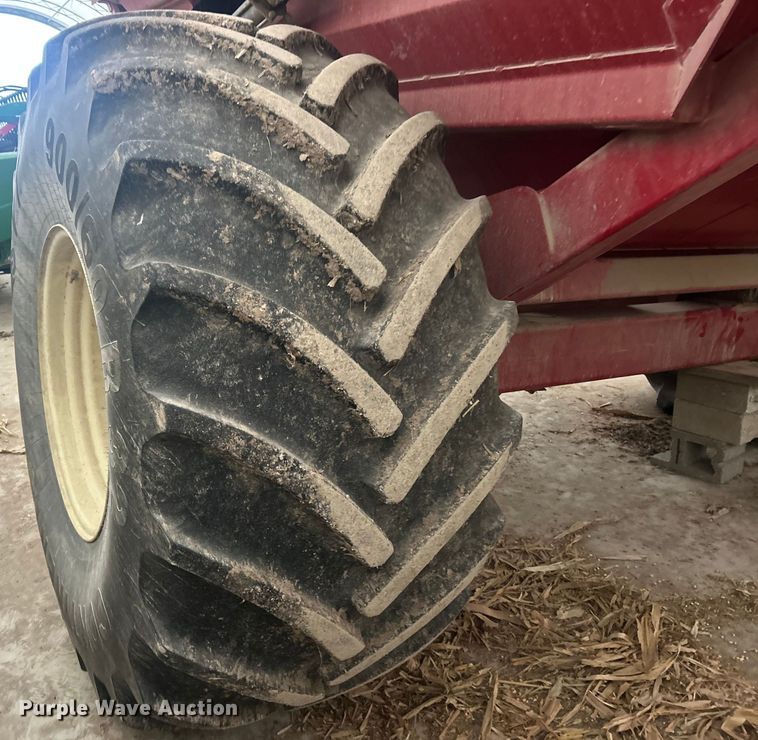 image for item YA1770 Brent 1082 grain cart