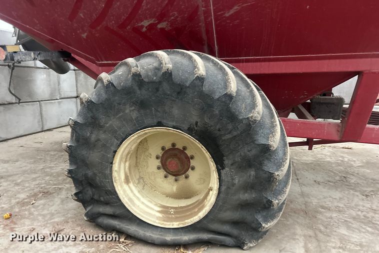 image for item YA1770 Brent 1082 grain cart
