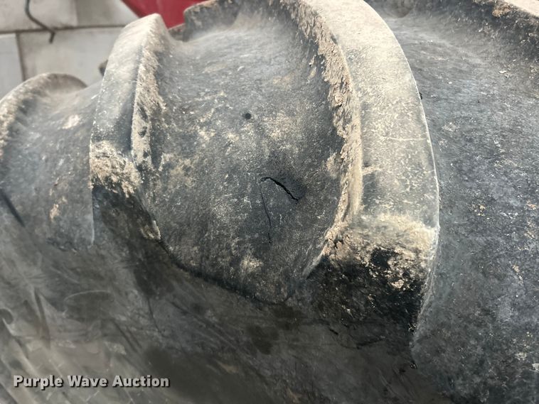 image for item YA1770 Brent 1082 grain cart