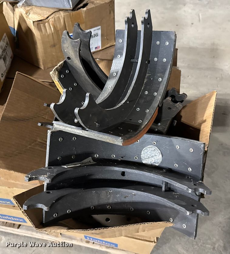 image for item DQ4186 Approximately 30 sets of brake assemblies