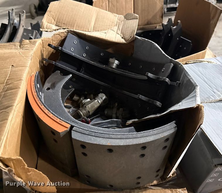 image for item DQ4186 Approximately 30 sets of brake assemblies