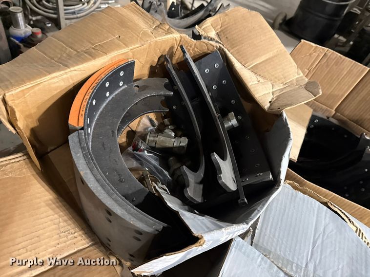 image for item DQ4186 Approximately 30 sets of brake assemblies